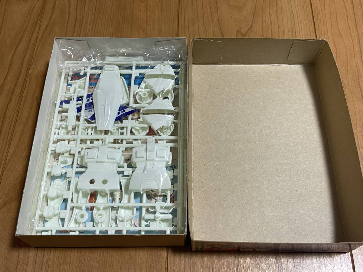 旧バンダイ 1/144 韓国製 ガンダム 未組立 バンザイ 旧バンダイ 1/144 韓国製 ガンダム 未組立 バンザイ