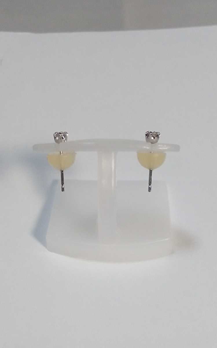 日本最大の Ptダイヤピアス!0.10ct.。② プラチナ台