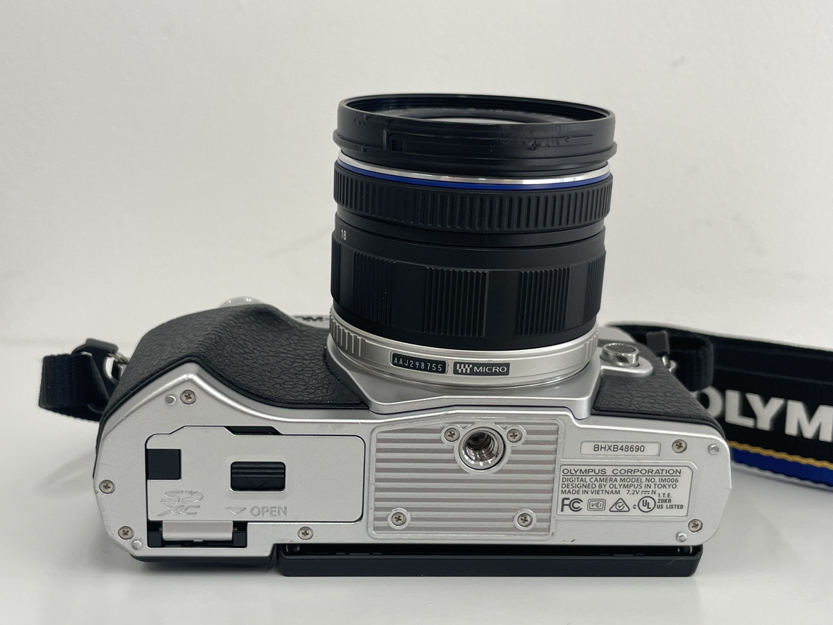 倉 OLYMPUS ミラーレス一眼カメラ OM-D E-M10 MarkIII ボディー
