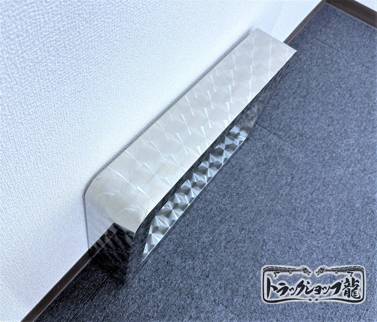 ☆国内最安値に挑戦☆ トラック用品 ナンバープレートボード ウロコ柄