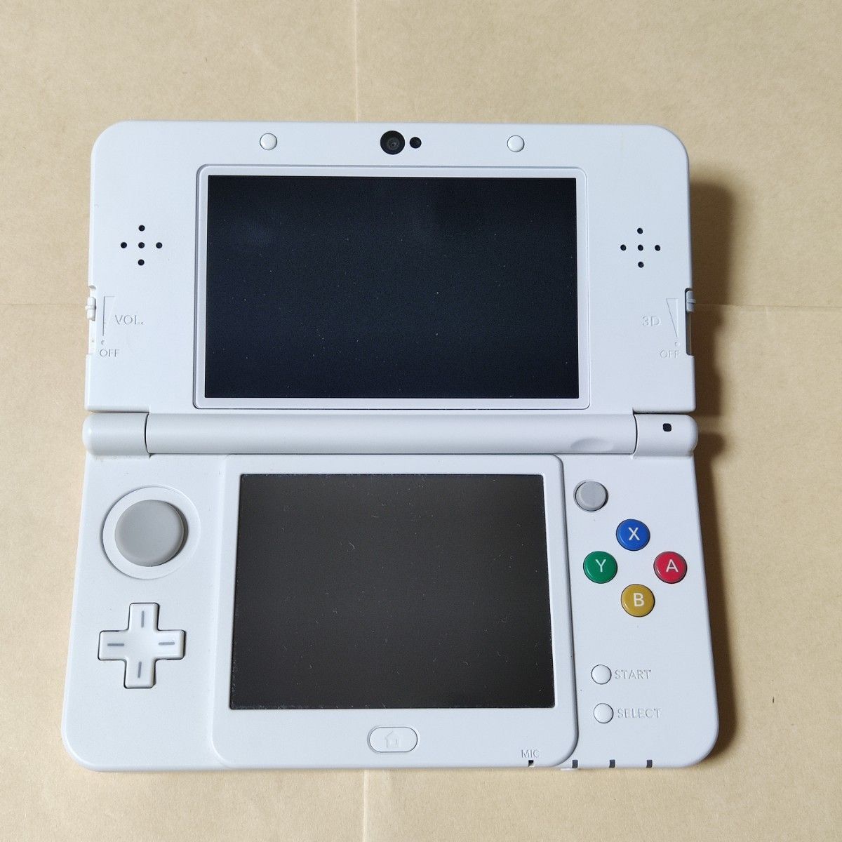 本体のみ New ニンテンドー3DS ハローキティ きせかえプレートパック　化粧箱・冊子・タッチペン・SDカード欠品