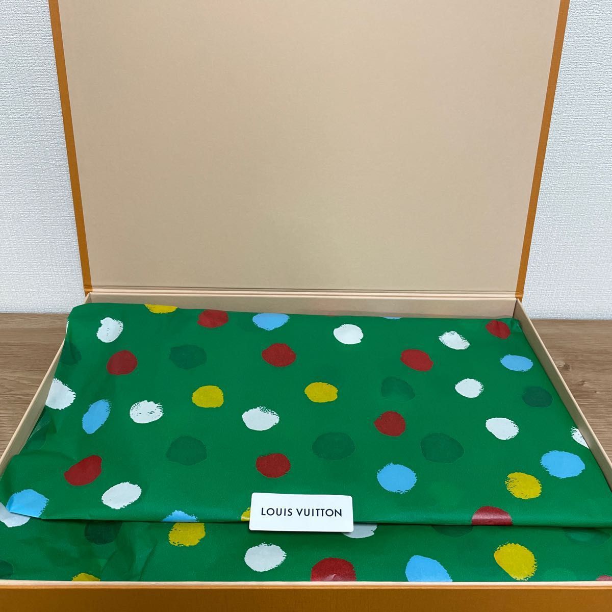 新品・未使用】 ルイヴィトン 草間彌生 ショール 140 新品・未使用】 ルイヴィトン 草間彌生 ショール 140