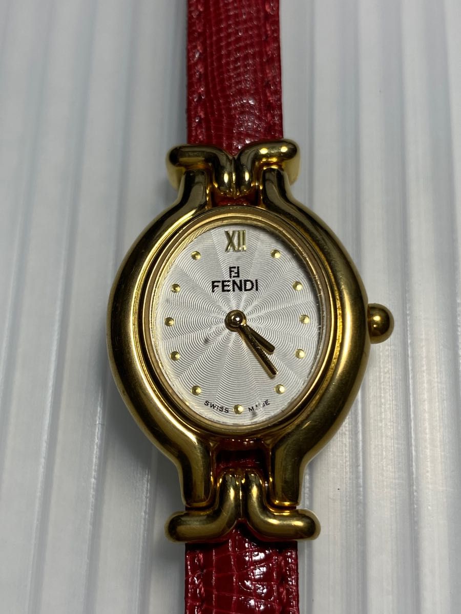 動作品 FENDI 腕時計 ピンク ブースラ ドーム型 腕時計 ガラス 球体 
