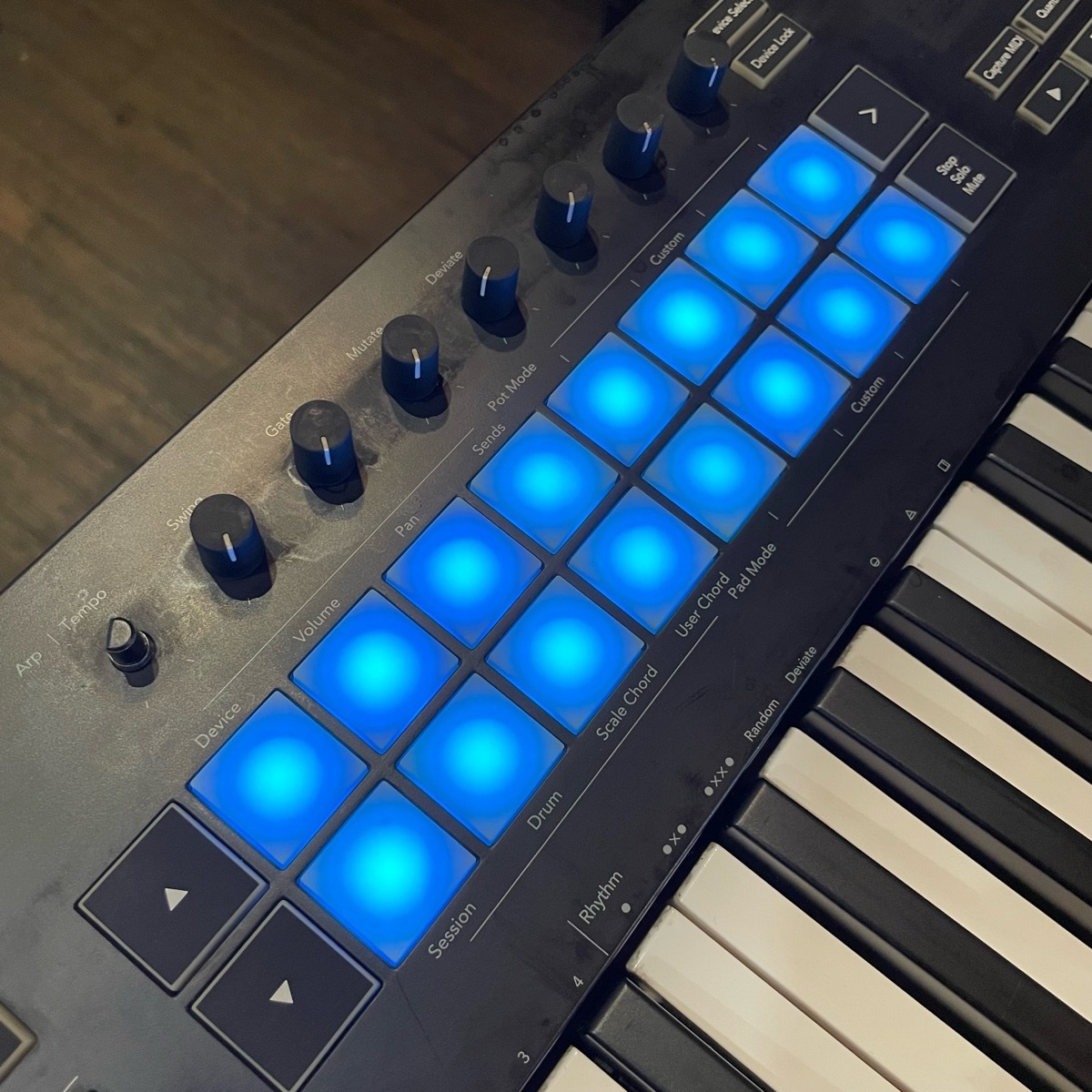 Novation LAUNCHKEY37 MK3 MIDIキーボード 37鍵盤 DAW・DTM