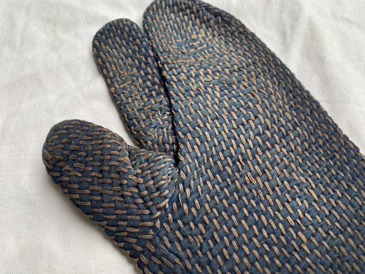 趣のある 火消し 消防組 手袋 刺し子 SASHIKO 藍染 無地 古裂 骨董 JAPAN VINTAGE ジャパンビンテージ 襤褸 ボロ ぼろ BORO 30s40s_画像5