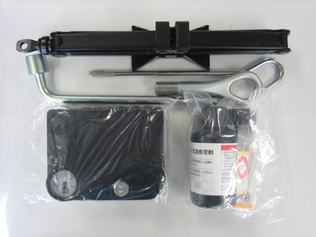  Daihatsu * Move Custom LA100S loaded tool & puncture repair set C1616