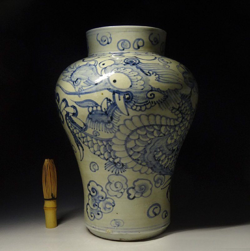 緑屋i□ 朝鮮美術 李朝 白磁 染付 龍壷 立壺 高約30.5cm 雲龍紋 朝鮮古