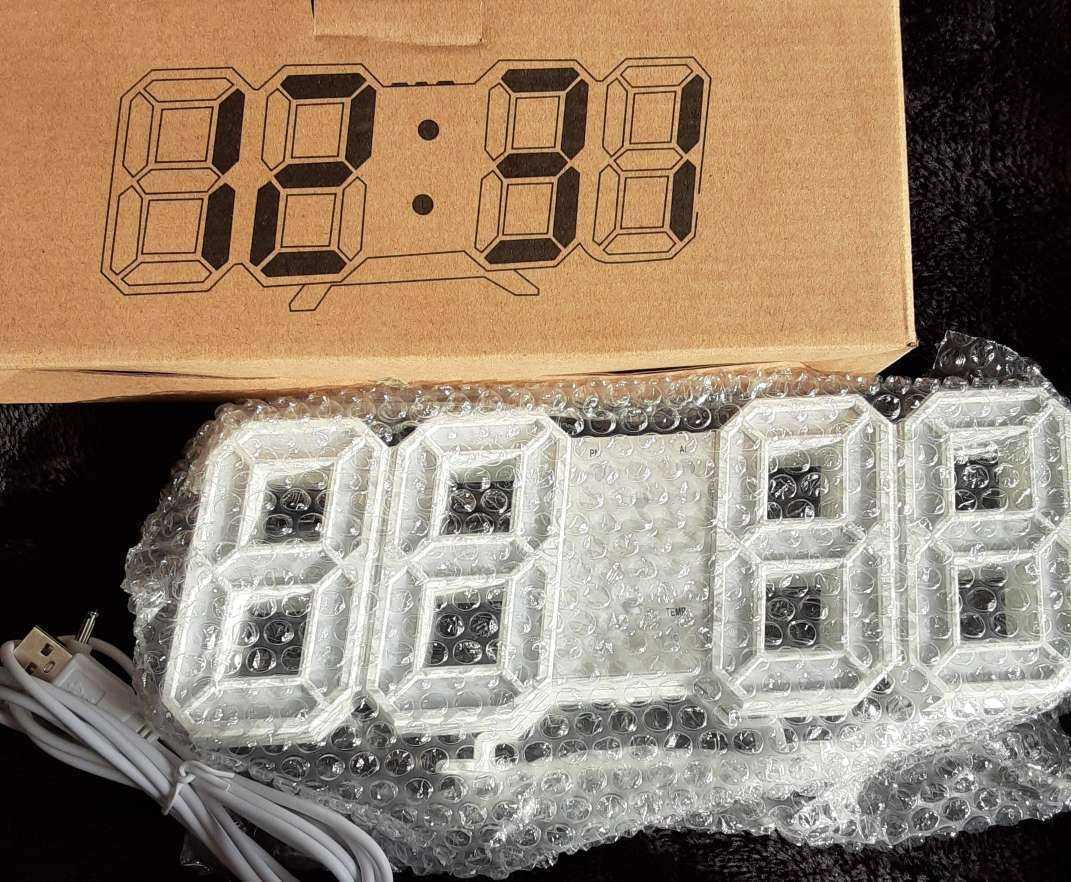 立体3D時計　デジタル時計　訳あり LED 　日本語説明書付き　新品未使用　置時計　プレゼント　映え時計　人気のインテリア