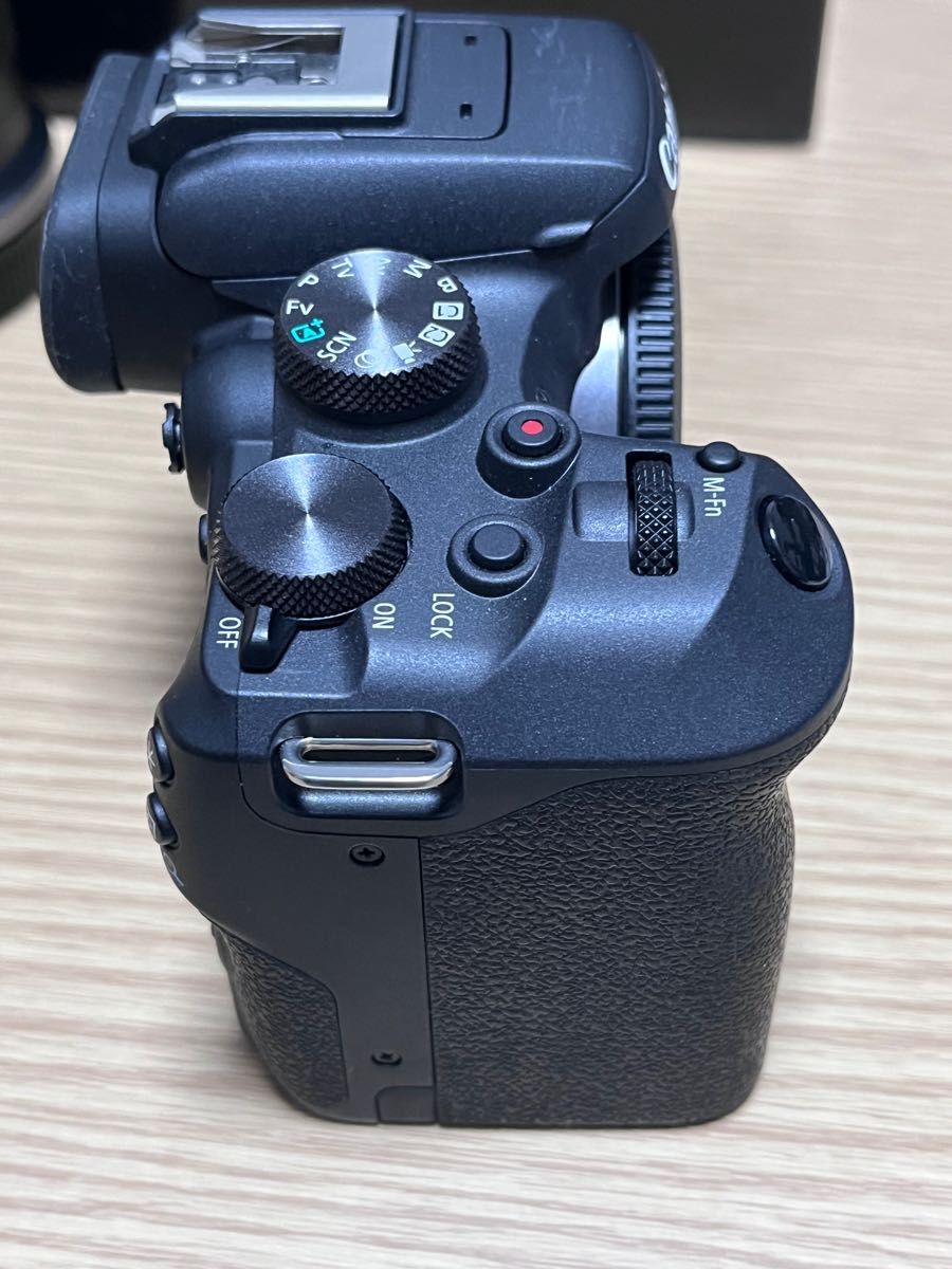 美品 Canon EOS R10 レンズキット RF-S 18-150mm おまけ付き 美品 Canon EOS R10 レンズキット RF-S 18-150mm おまけ付き