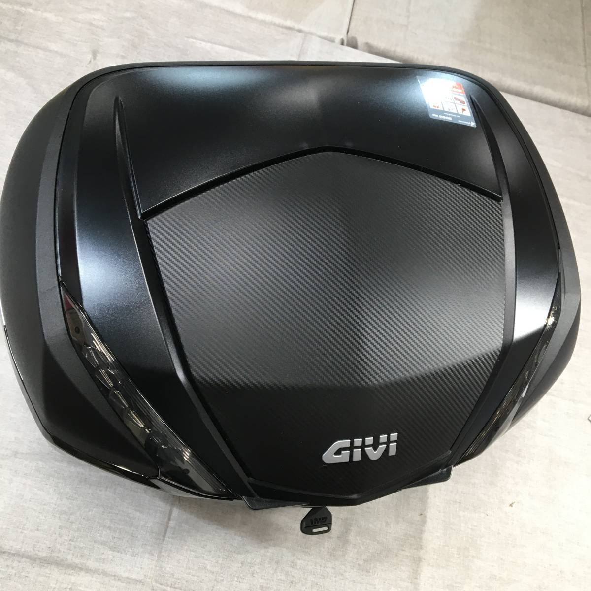 GIVI GIVI デイトナ 92472 GIVI V47NNT モノキーケース(47L) TECH未塗装ブラック カーボン調パネル バイク用 リアボックス