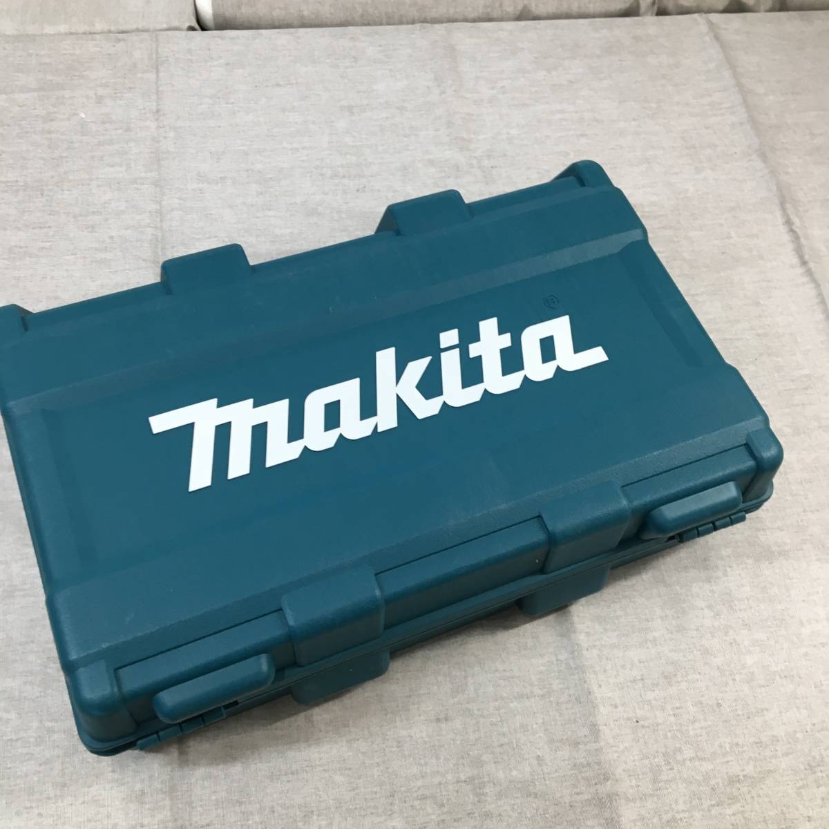 現状品 マキタ(Makita) 充電式トリマ 18V6Ah バッテリ・充電器・ケース ...