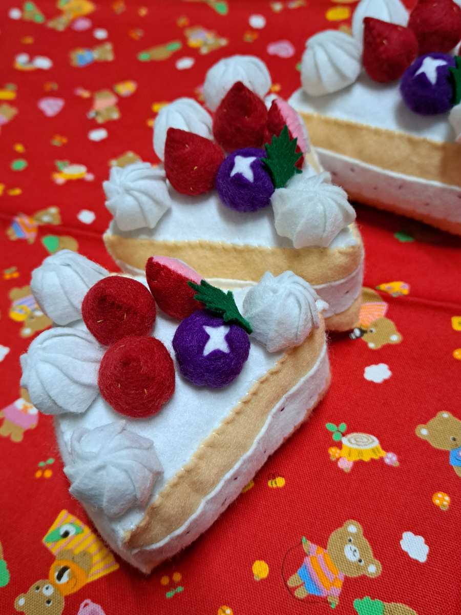 たっぷりイチゴのホールケーキ☆フェルトハンドメイド