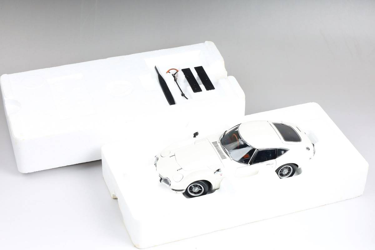 EBBRO エブロ TOYOTA トヨタ2000GT 1/24 プレミアムコレクション ボディカラー白 取扱説明書有り_画像4