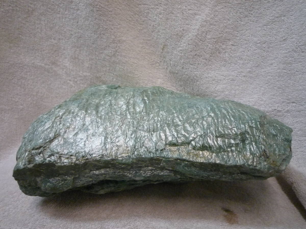 ◆鑑賞石 緑の石 エメラルドグリーン 翡翠? 自然石 23㎝×16㎝×9㎝　約5kg◆インテリア コレクションにいかが？_画像1