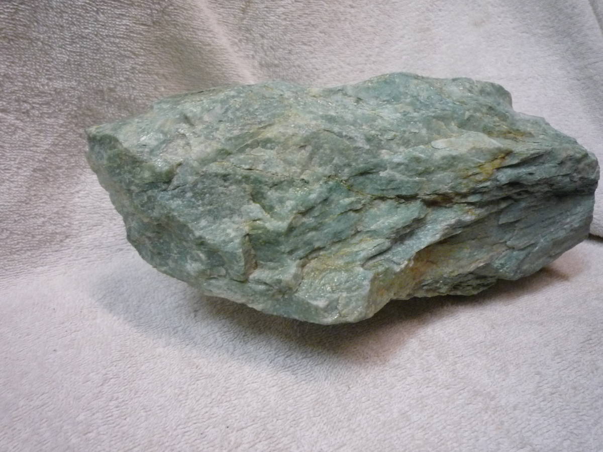 ◆鑑賞石 緑の石 エメラルドグリーン 翡翠? 自然石 23㎝×16㎝×9㎝　約5kg◆インテリア コレクションにいかが？_画像4