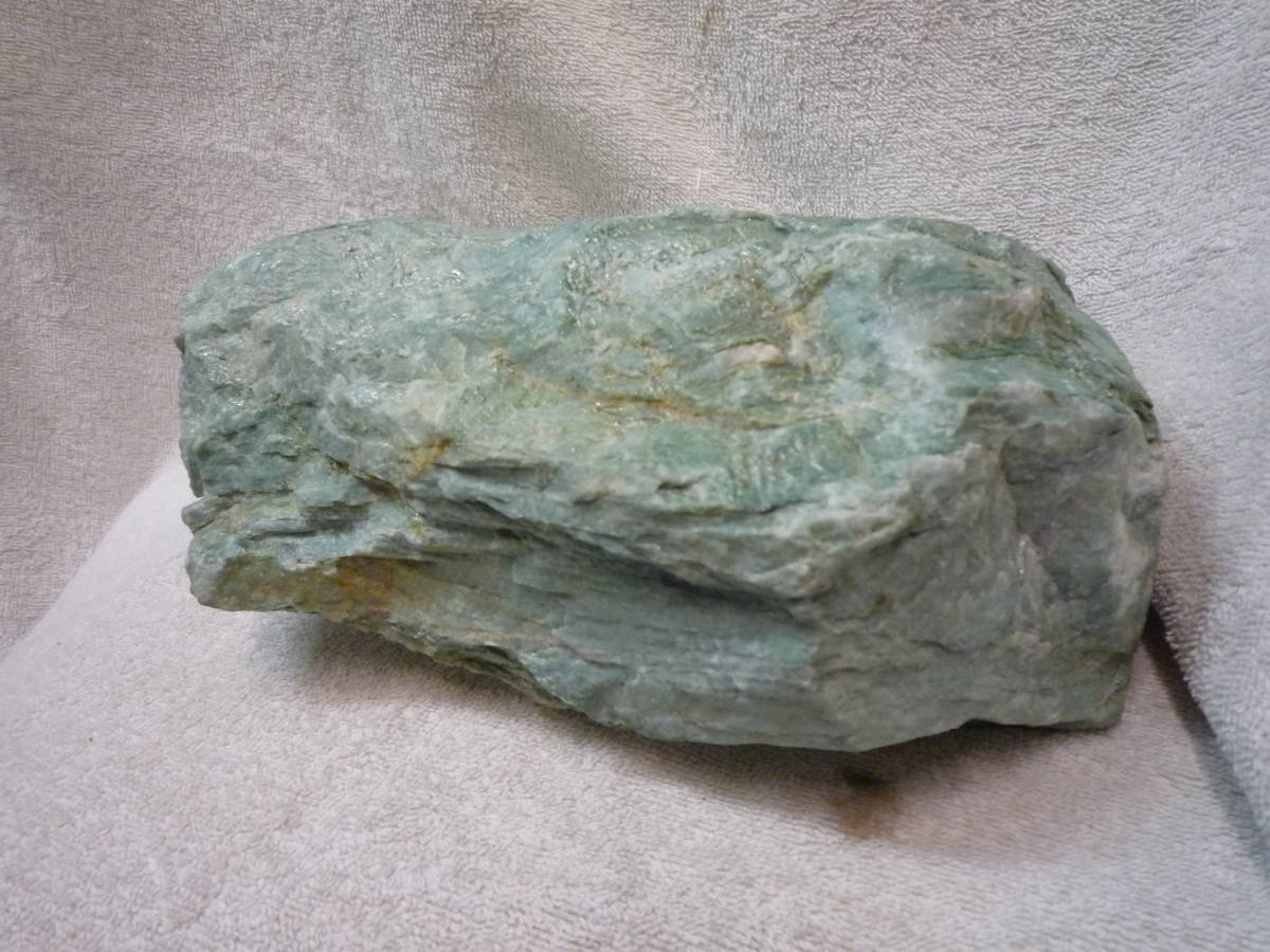 ◆鑑賞石 緑の石 エメラルドグリーン 翡翠? 自然石 23㎝×16㎝×9㎝　約5kg◆インテリア コレクションにいかが？_画像5