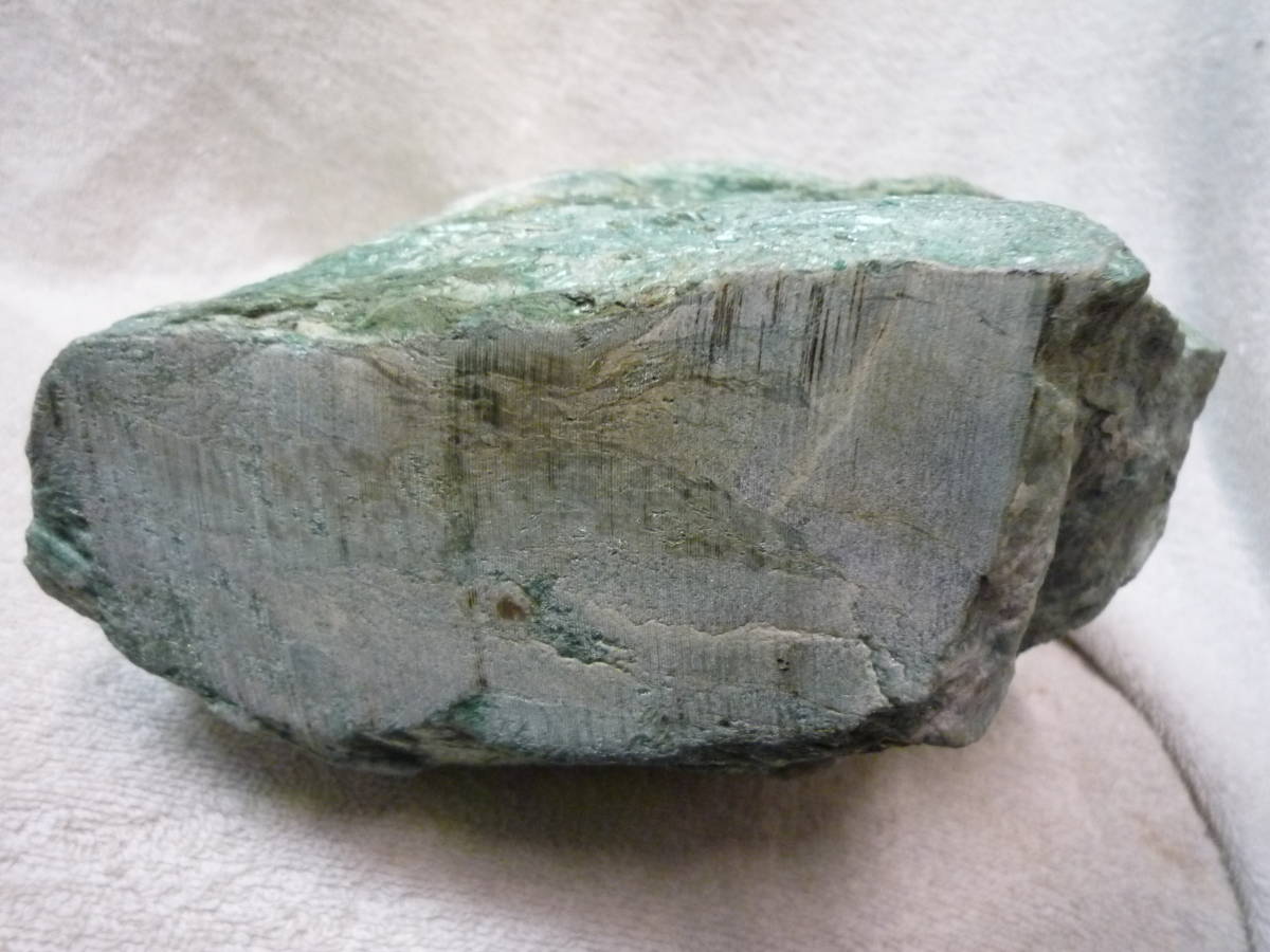 ◆鑑賞石 緑の石 エメラルドグリーン 翡翠? 自然石 23㎝×16㎝×9㎝　約5kg◆インテリア コレクションにいかが？_画像7