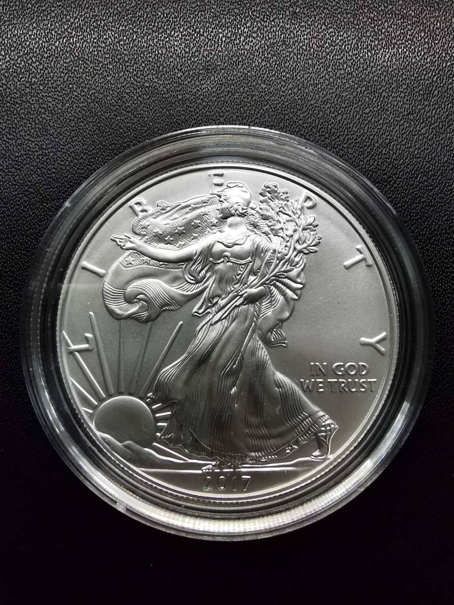 美品　記念コイン　アメリカイーグルコイン　純銀製 2017 AMERICAN EAGLE ONE OUNCE SILVER UNCIRCULATED COIN_画像1