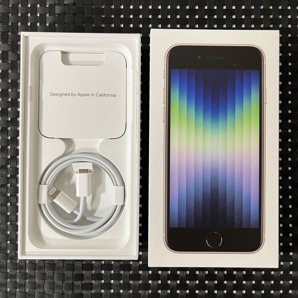 安い人気SALE】 iPhone - iPhone SE 第3世代 128GB 充電器付 スター