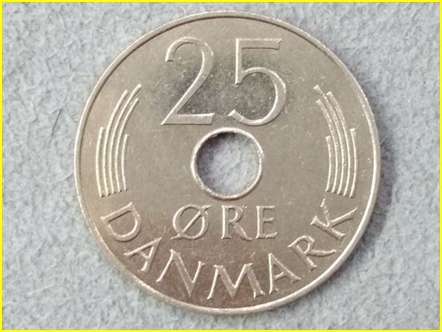 【デンマーク 25オーレ 硬貨/1982年】 25 ORE 硬貨/穴あきコイン/DANMARKの画像1