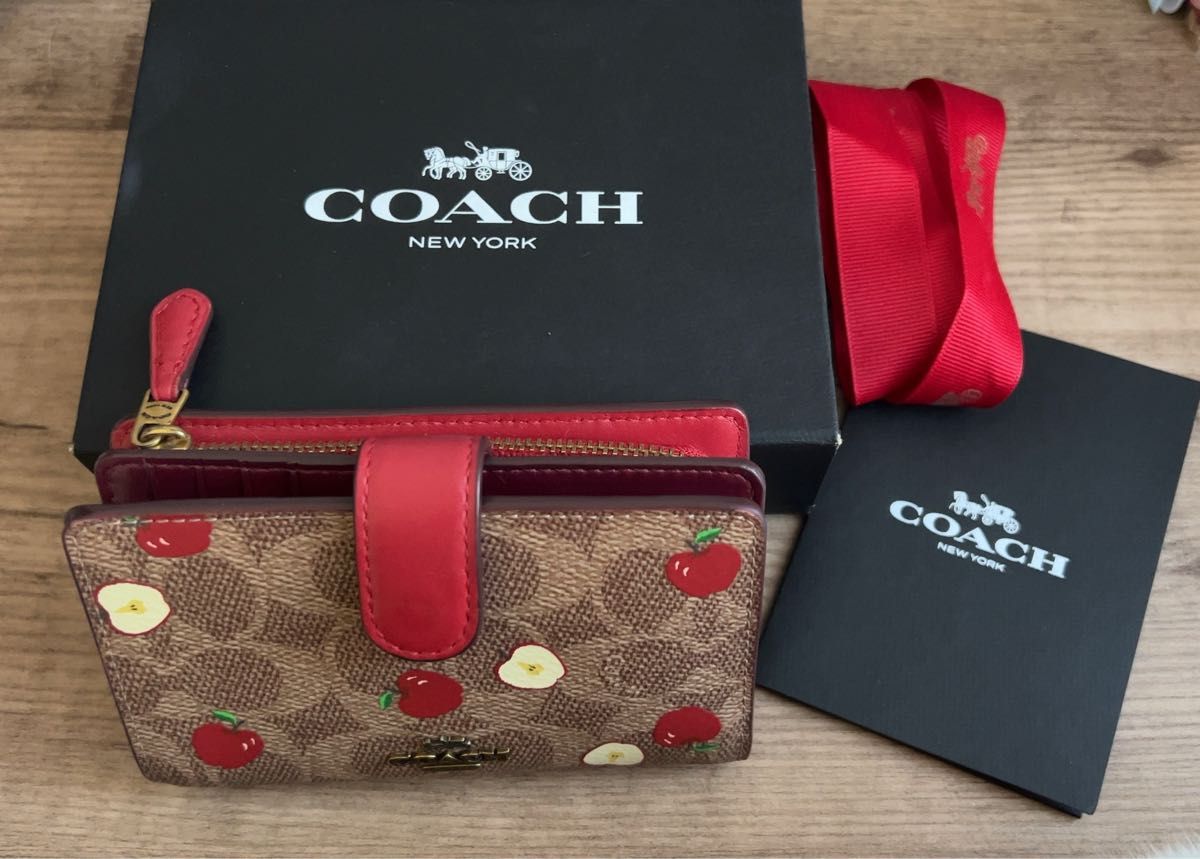 コーチ 二つ折り財布 COACH シグネチャー ミディアム ウォレット スカッタード アップル タンマルチ りんご 