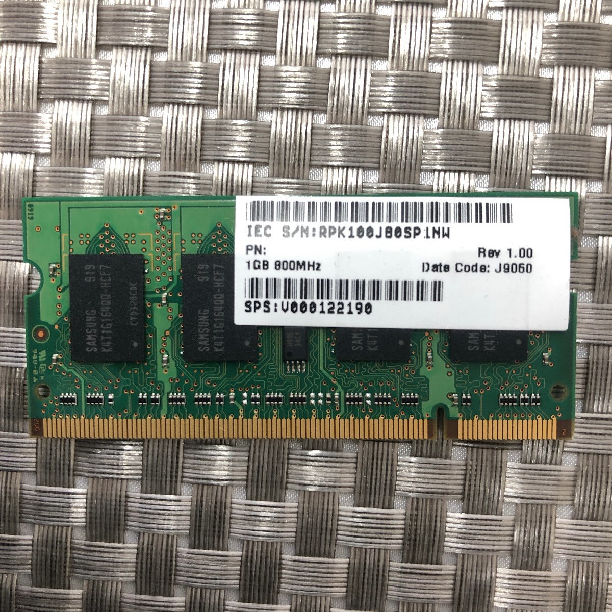 【中古現状品/KSS】SAMSUNG メモリ 1GB DDR2 PC2 6400S M470T2864QZ3-CF7 ノートパソコン用 パーツ　MZ0125_画像2