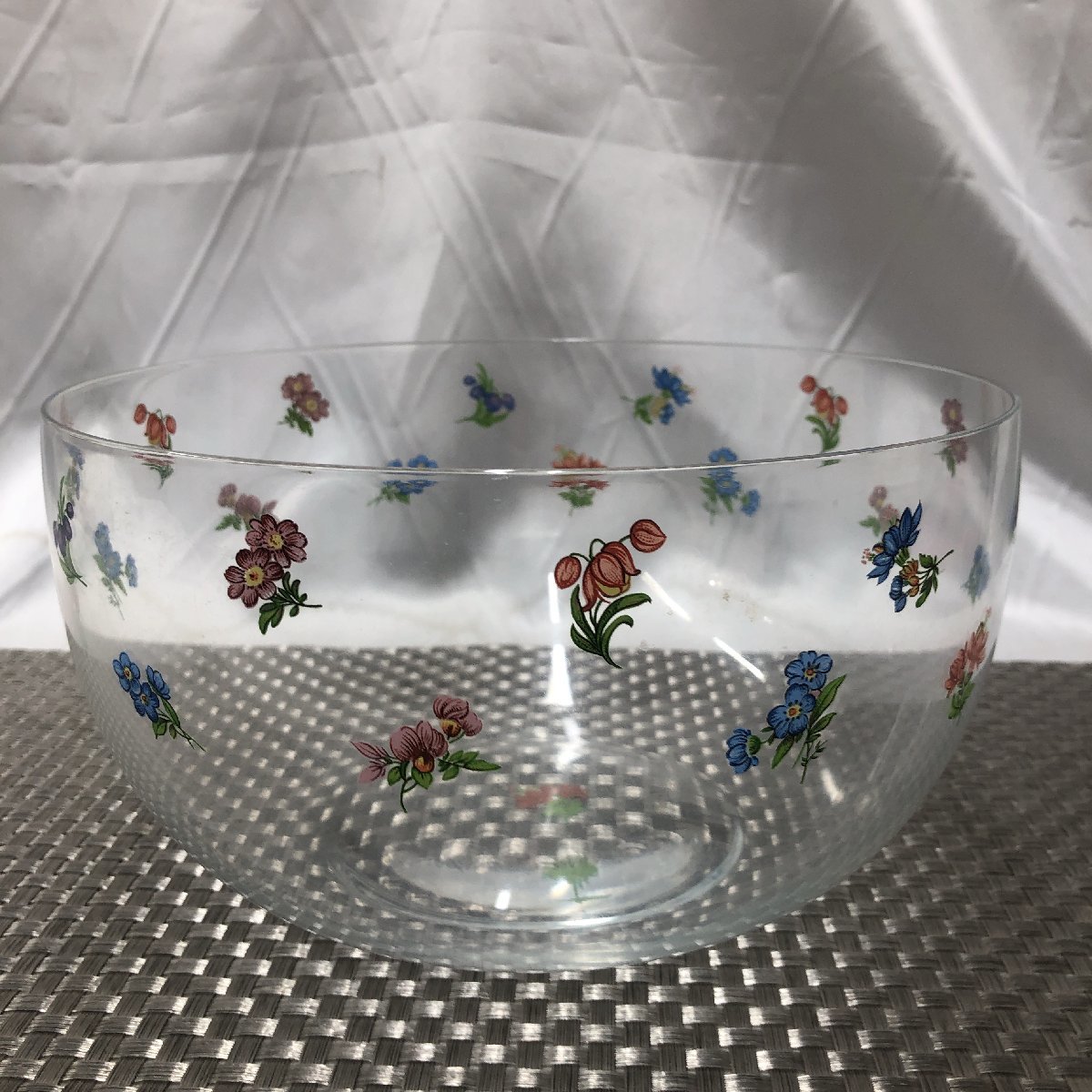 【中古/長期保管品/KSH】ガラスボウル ガラス鉢 大鉢 花柄 径約22cm 入れ物 MZ0126の画像1
