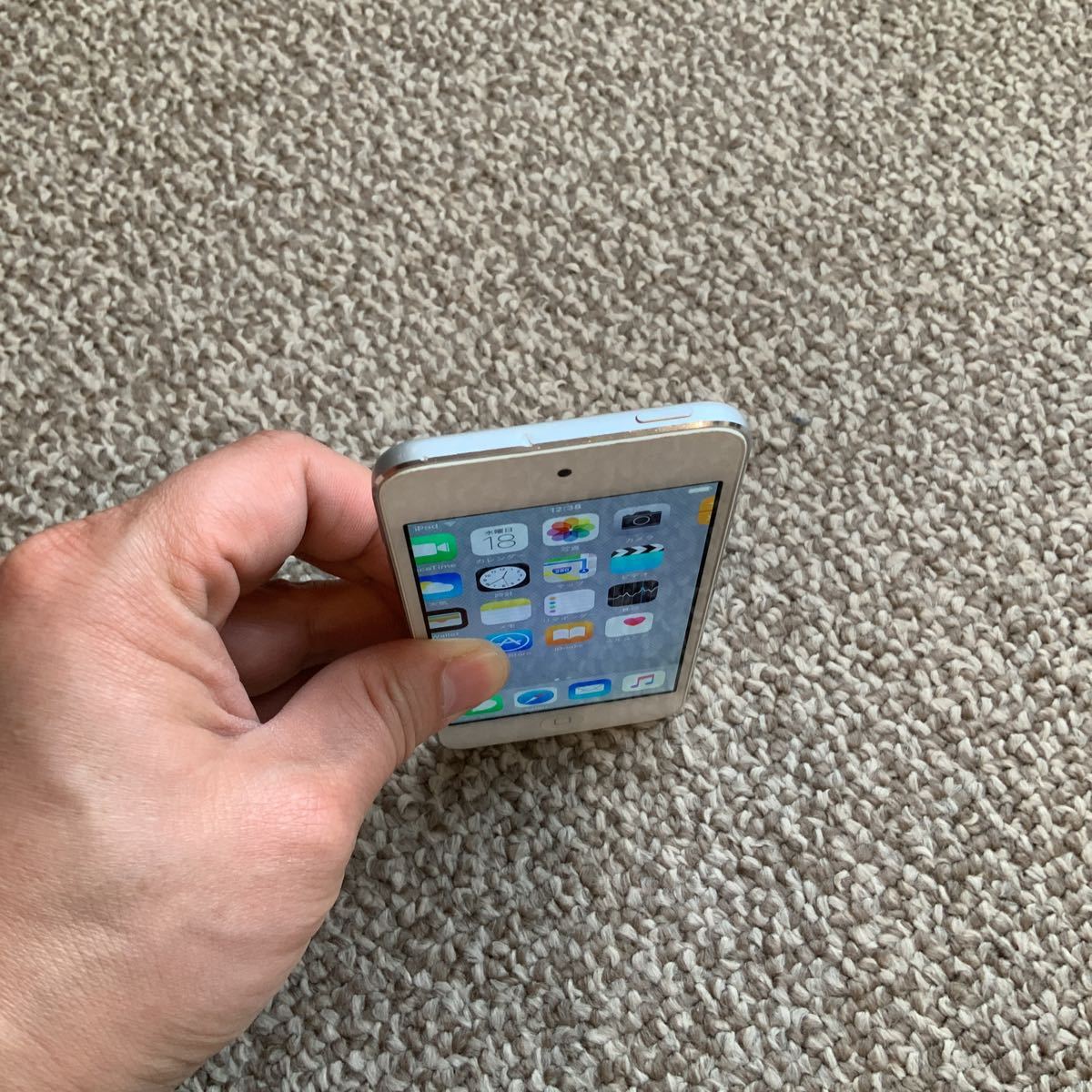 【送料無料】iPod touch 第5世代 64GB Apple アップル　A1421 アイポッドタッチ 本体_画像4