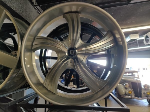 26 дюймовый LEXANI CINCO Regza -nisinko серебряный колесо 26X10J 4шт.@ комплект шин 6 дыра 135 / 139.7 Escalade Navigator 
