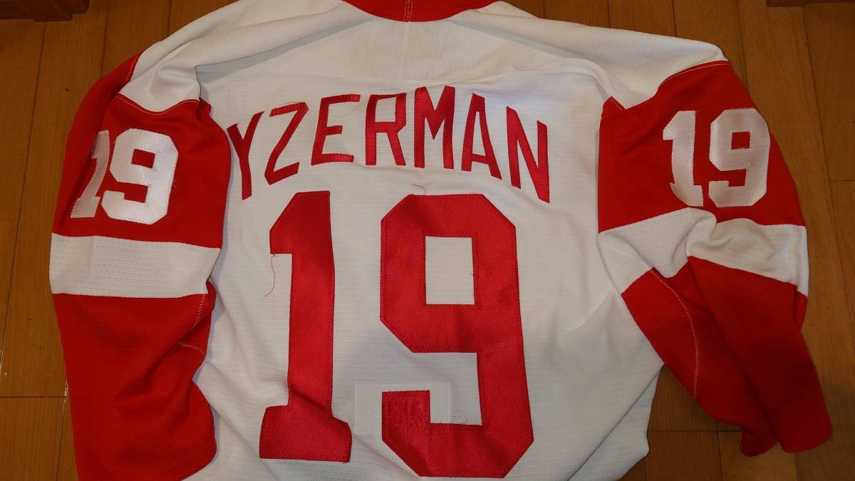 NHL アイスホッケー レッドウィングス ユニフォーム ホッケーシャツ YZERMAN アイザーマン 19 カナダ製 ナイキの画像4