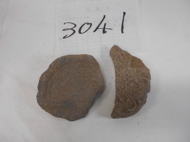 大雅堂3041　白鳳奈良時代　古代丸瓦　残欠2点　寺瓦　仏教美術　本物保証　コレクター収集品　発掘品古美術骨董　越前蔵うぶ出し