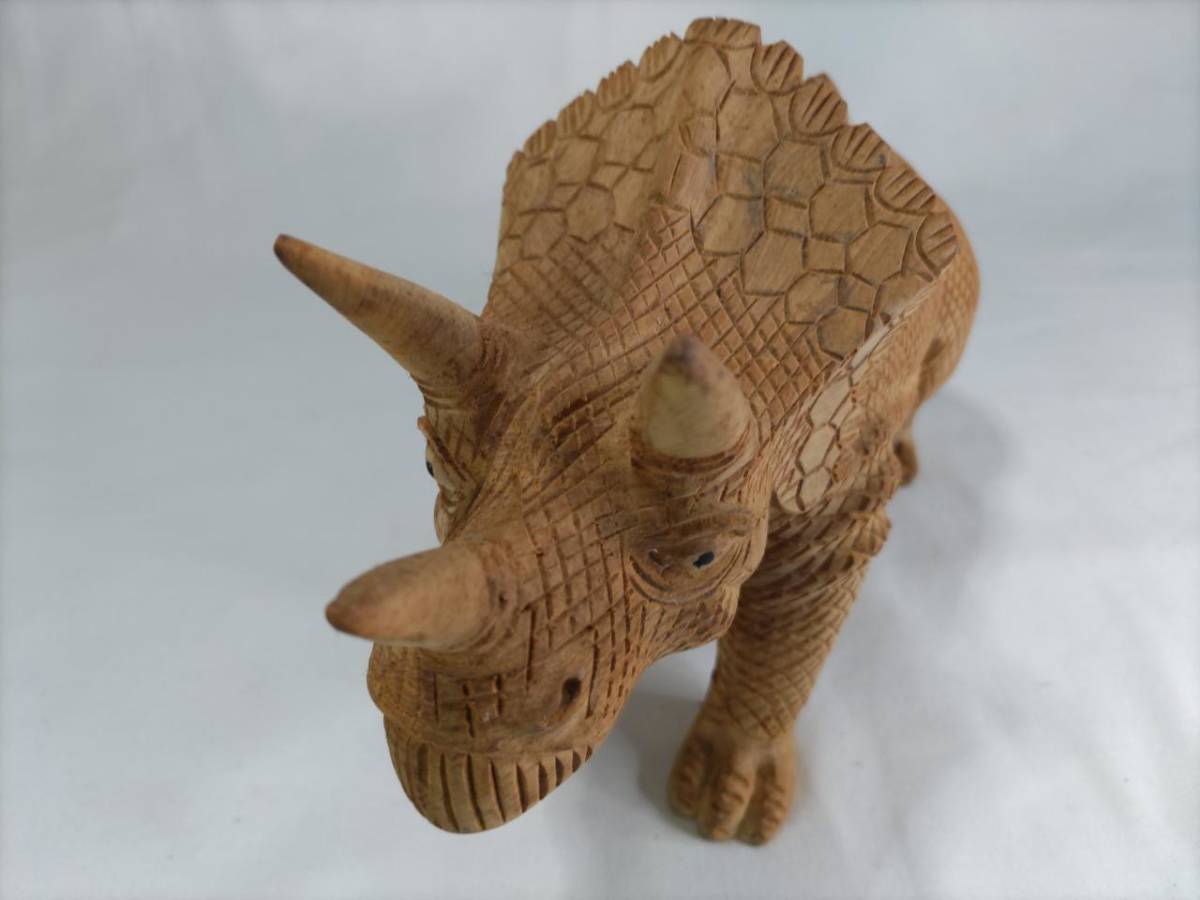 ヤフオク!   トリケラトプス恐竜木彫り彫刻 全長ｃｍ 送料無料！