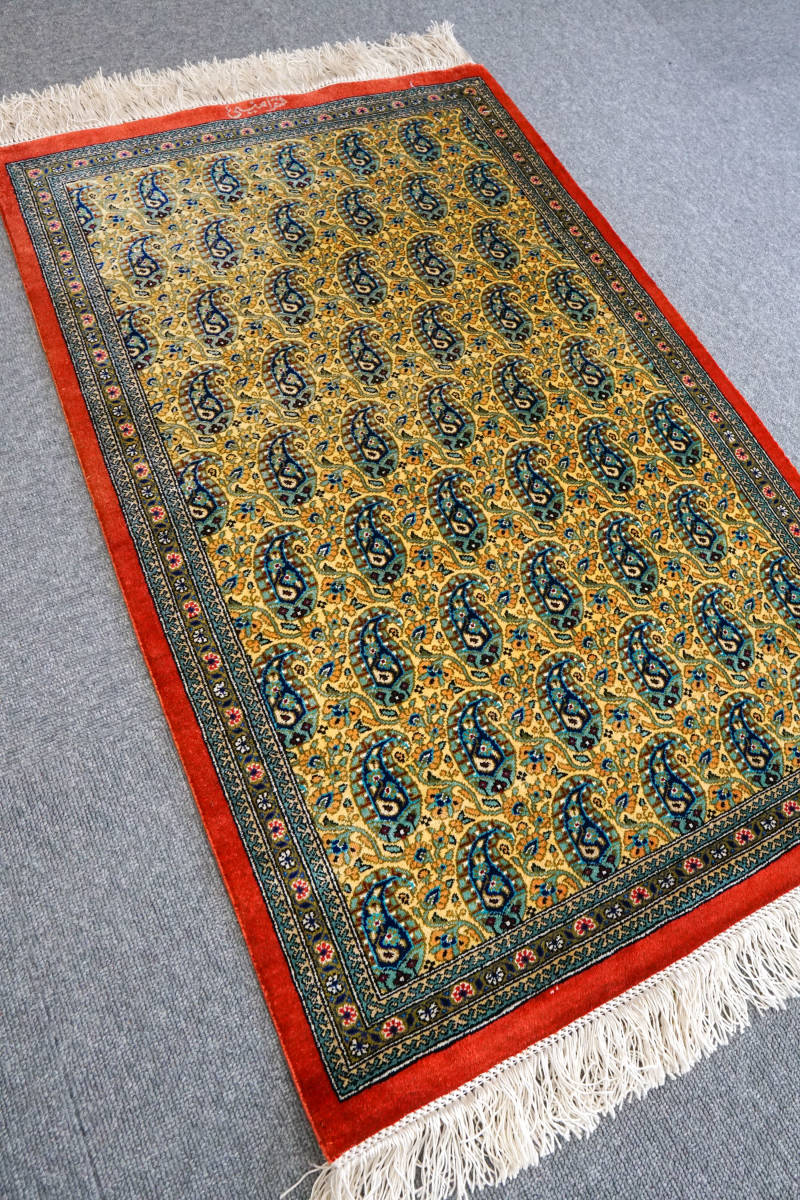 ペルシャ クム産 シルク の 手織り絨毯 size:90×56cm