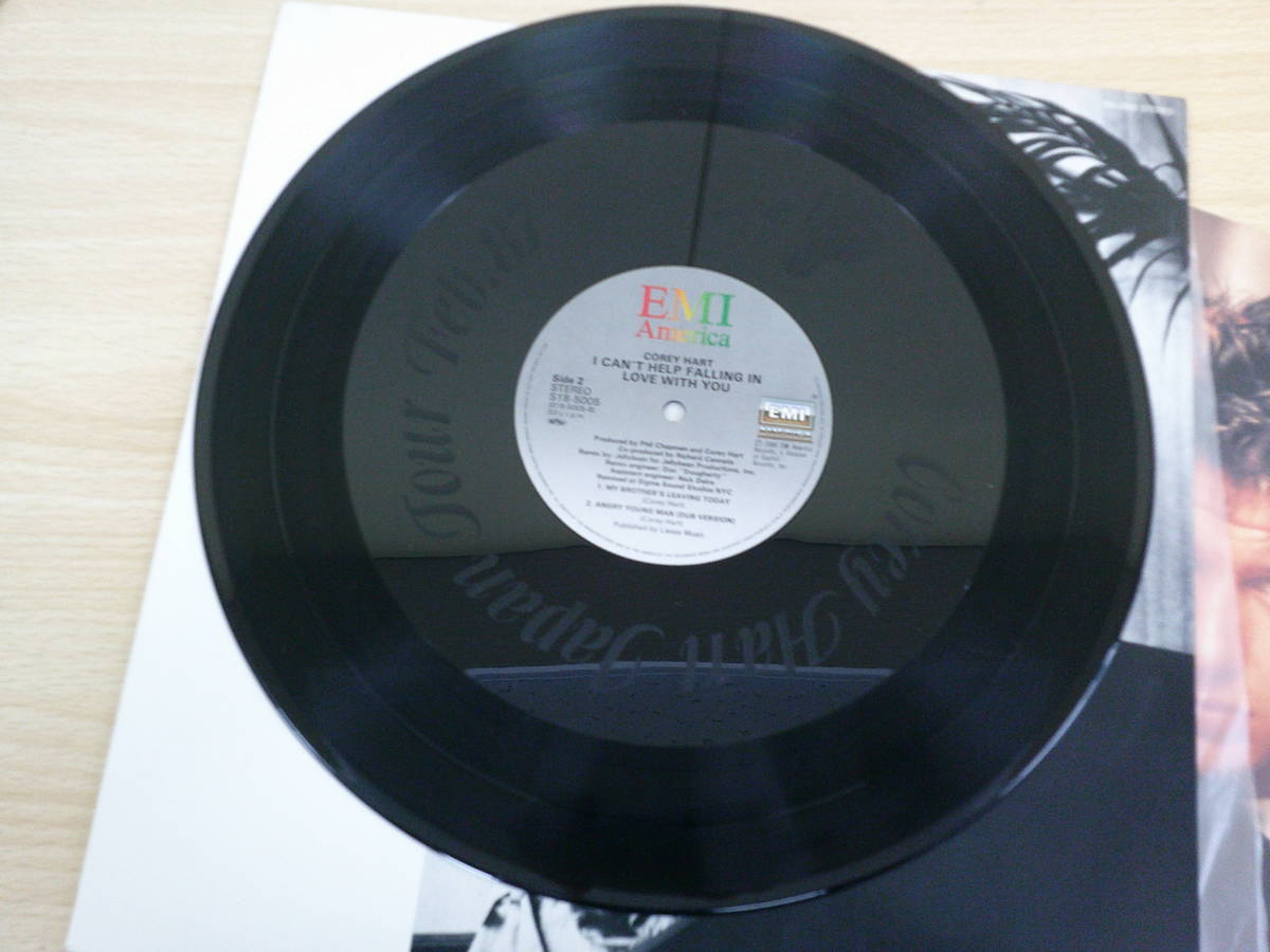 691　中古レコード　LP版　Ｃｏｒｅｙ　Ｈａｒｔ　i can't help falling in love with you 東芝ＥＭＩ株式会社_画像4