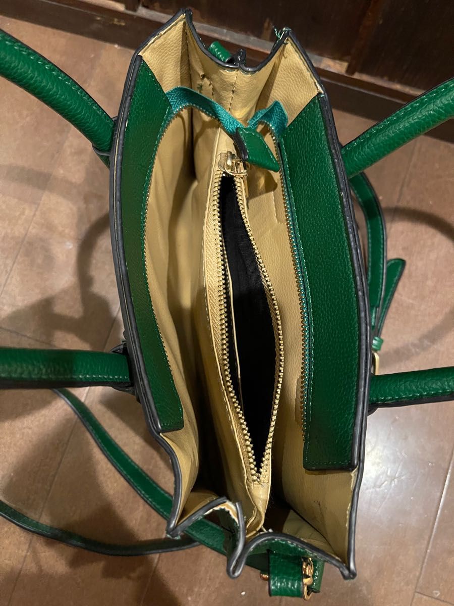 緑の合皮のかばん バッグ 2Way 手提げ ショルダー ハンドバッグ 金具金色 収納多い 使いやすくレトロポップで可愛い