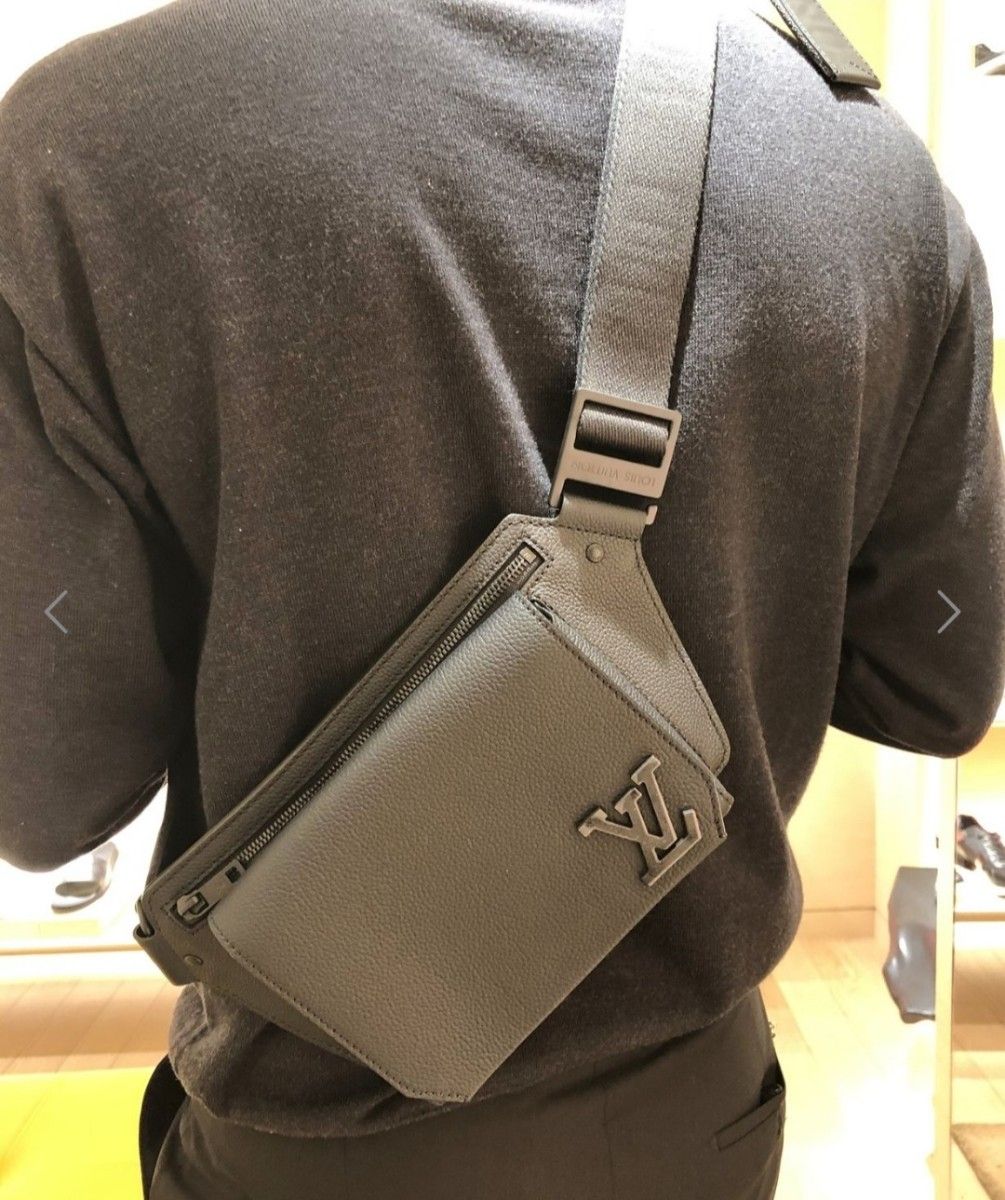 未使用】LOUIS VUITTON テイクオフ・スリングM57081ボディバッグ 未使用】LOUIS VUITTON テイクオフ・スリングM57081ボディバッグ