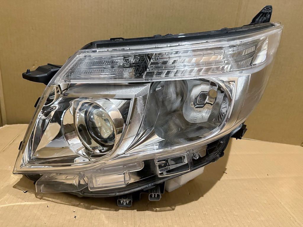 TOYOTA ノア ZRR80G ヘッドライト左 美品 オマケ付き-