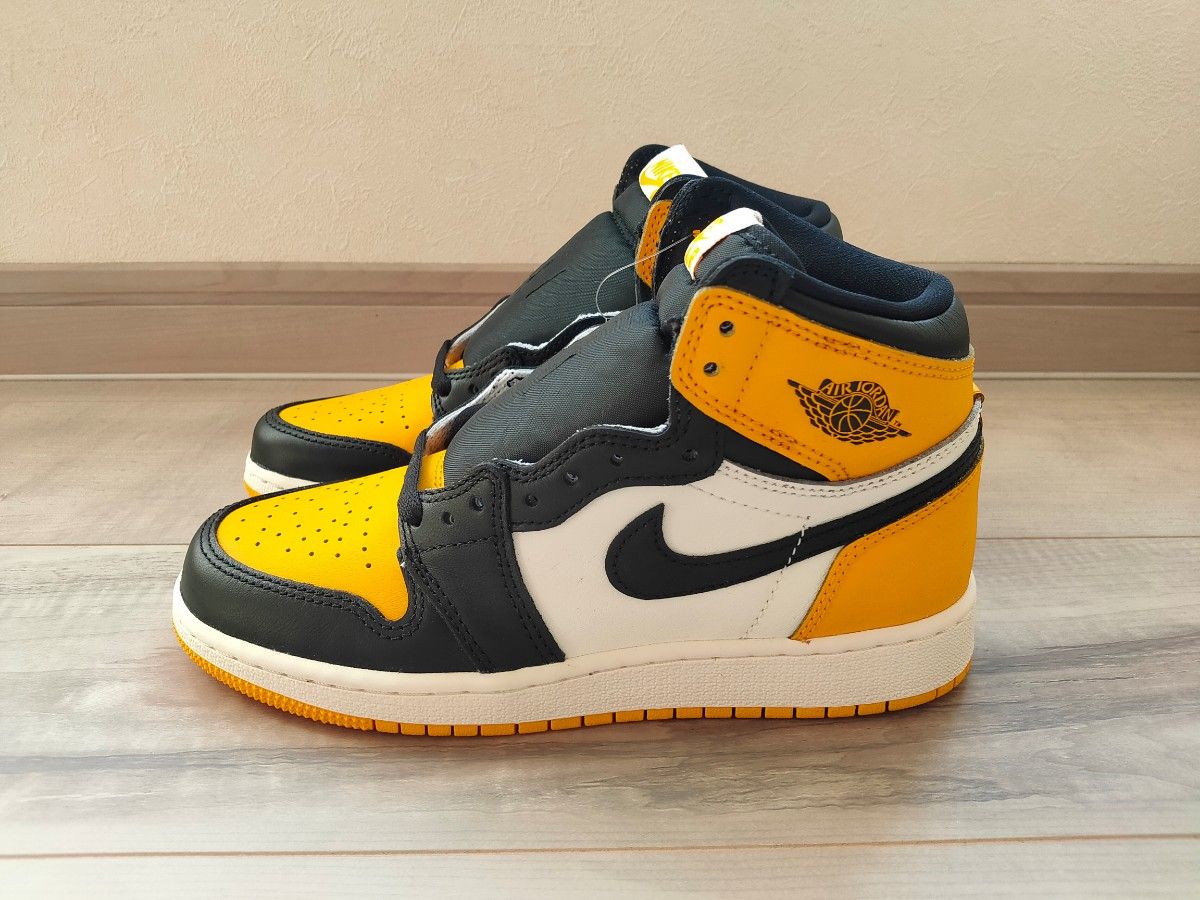 完売品☆限定一足Nikeナイキエアジョーダン 1ミッドGSタクシー24.0cm-