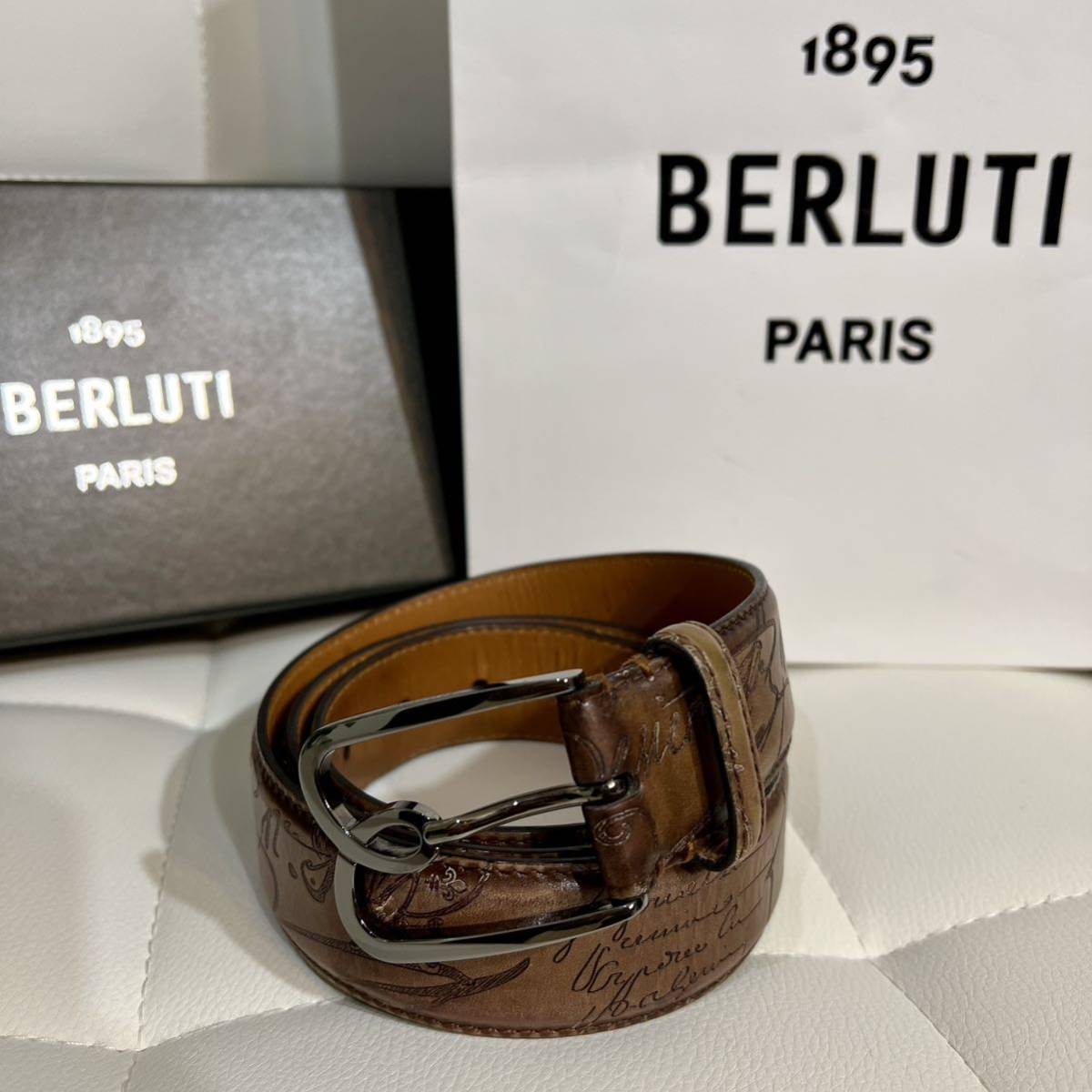 美品 定価10.5万円 ベルルッティ Bボリュート カリグラフィー