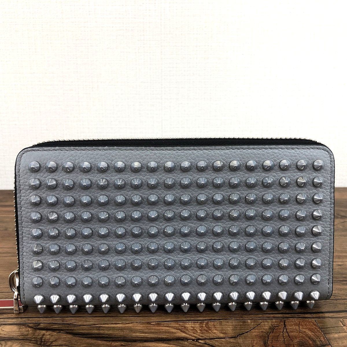 ☆送料無料☆ 未使用品 Christian Louboutin ジップウォレット グレー