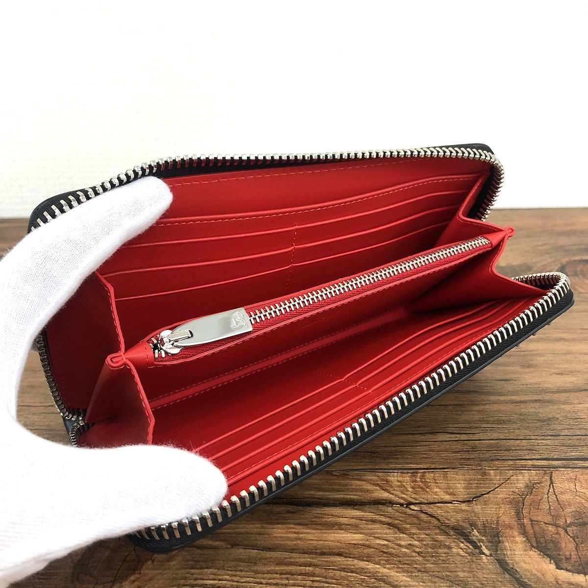 ☆送料無料☆ 未使用品 Christian Louboutin ジップウォレット グレー