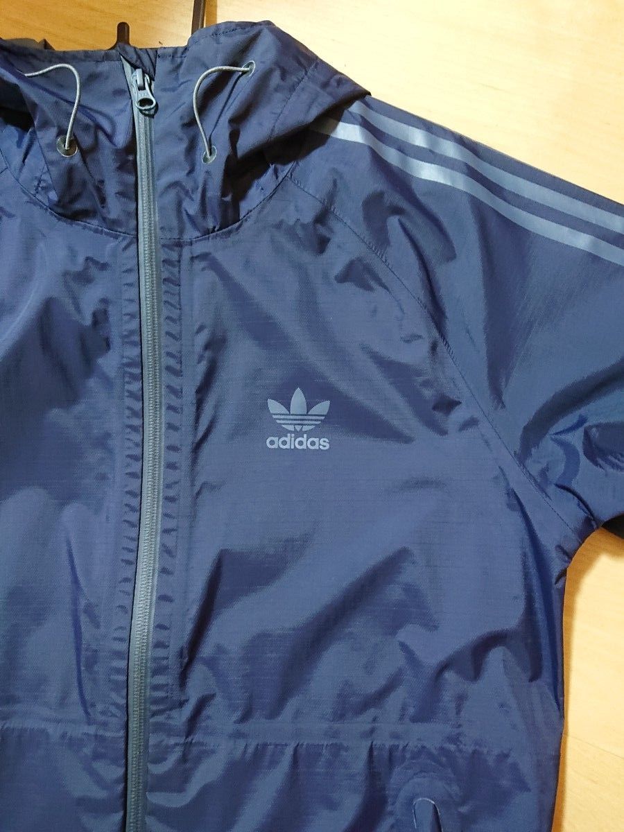adidas ナイロンジャケット アウター 防風 防水 サイズS adidas ナイロンジャケット アウター 防風 防水 サイズS