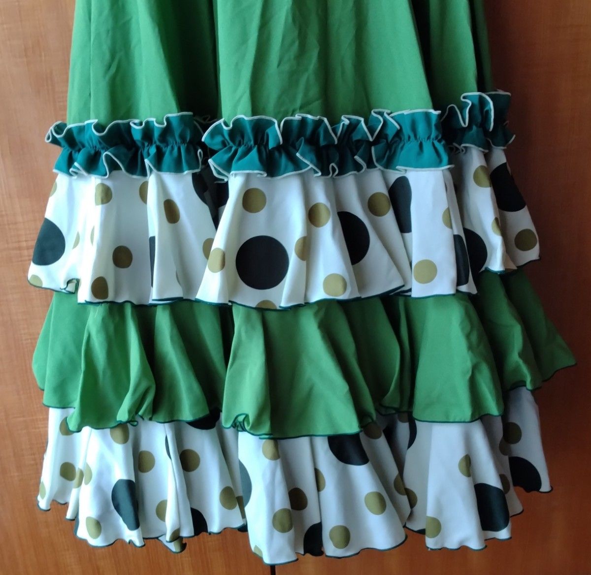 アトリエ貴美恵：フラメンコ衣装ツーピース～華やかなグリーン系：小さ目サイズ