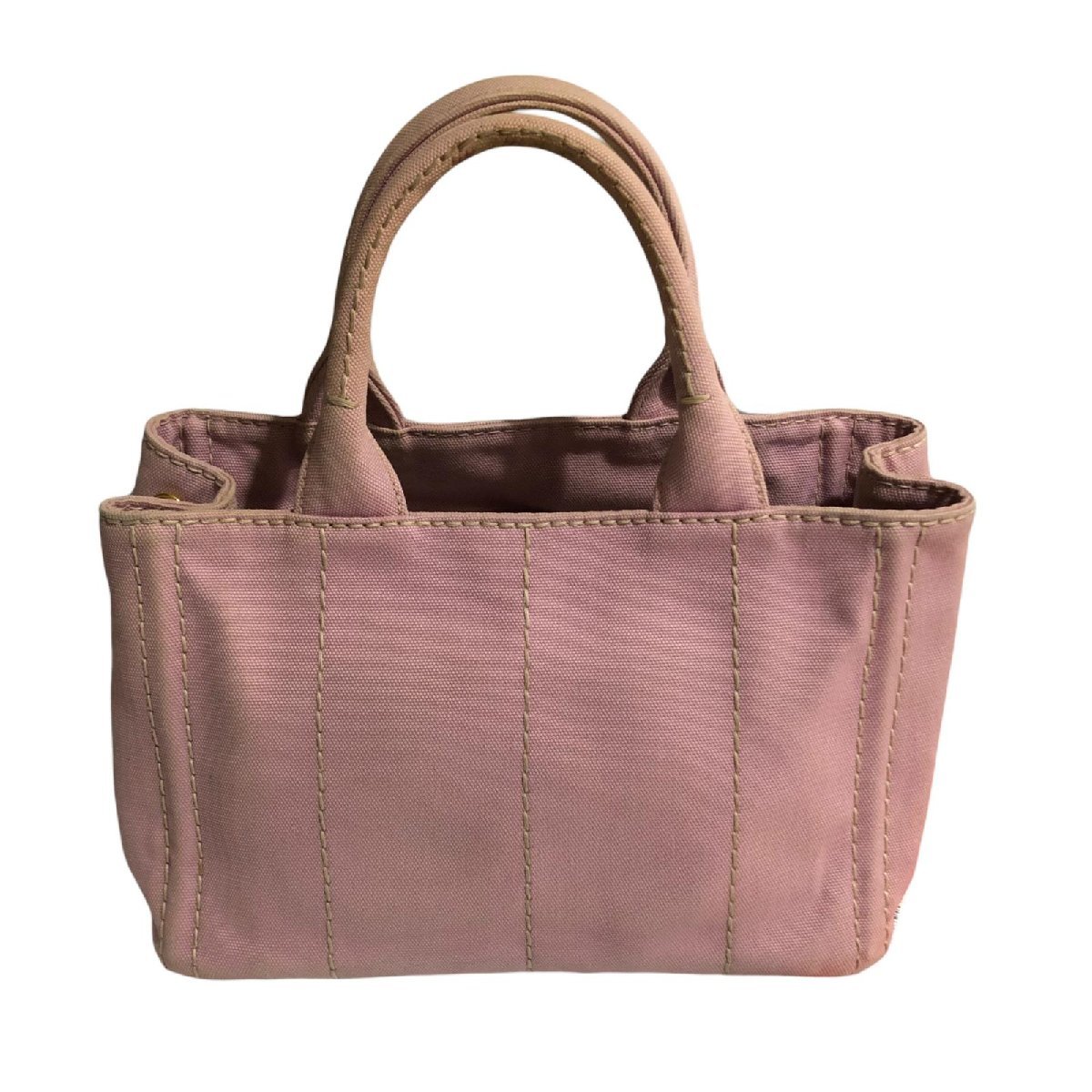 大人も着やすいシンプルファッション プラダ PRADA カナパトート 2way