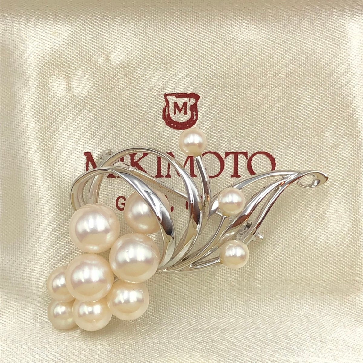 最新入荷】 定番 ミキモト 葉彫り パールブローチ シルバー 概ね美品