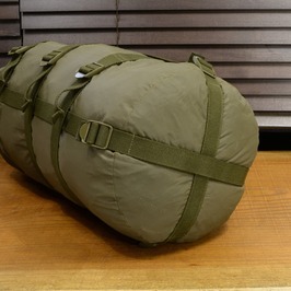 オーストリア軍放出品 コンプレッションバッグ 寝袋収納用 カリンシア製 オリーブドラブ [ 可 ] オーストリア陸軍の画像4