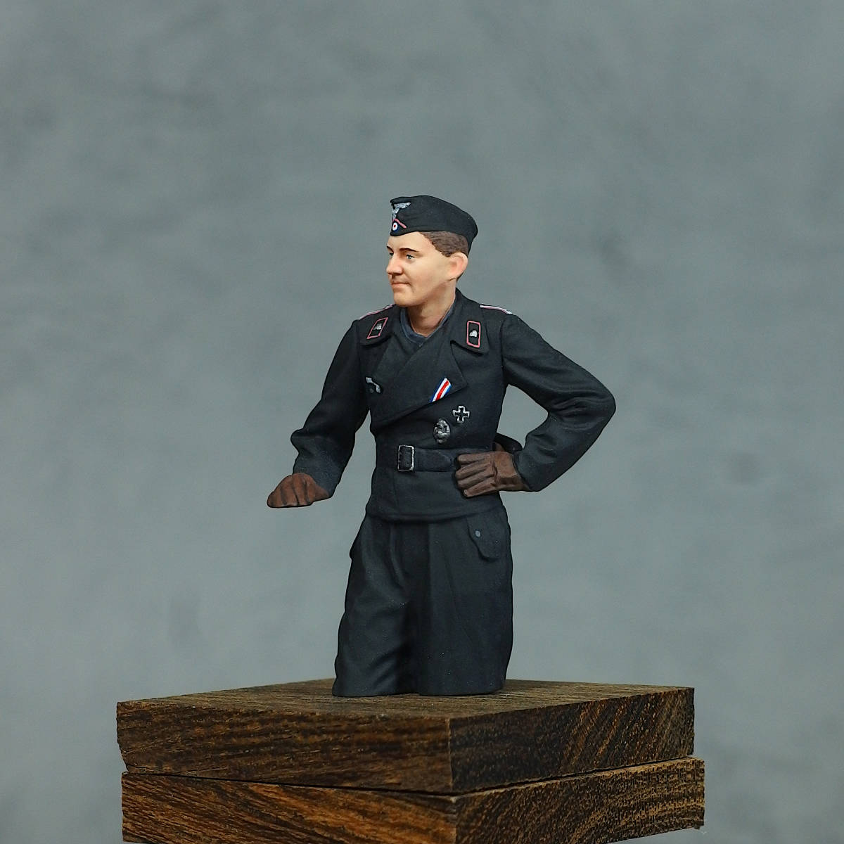 [137] 完成品 1/35 フィギュア WW2 ドイツ軍 陸軍 戦車兵 下士官 コマンダー Painted and Built Figure 50mm_画像3
