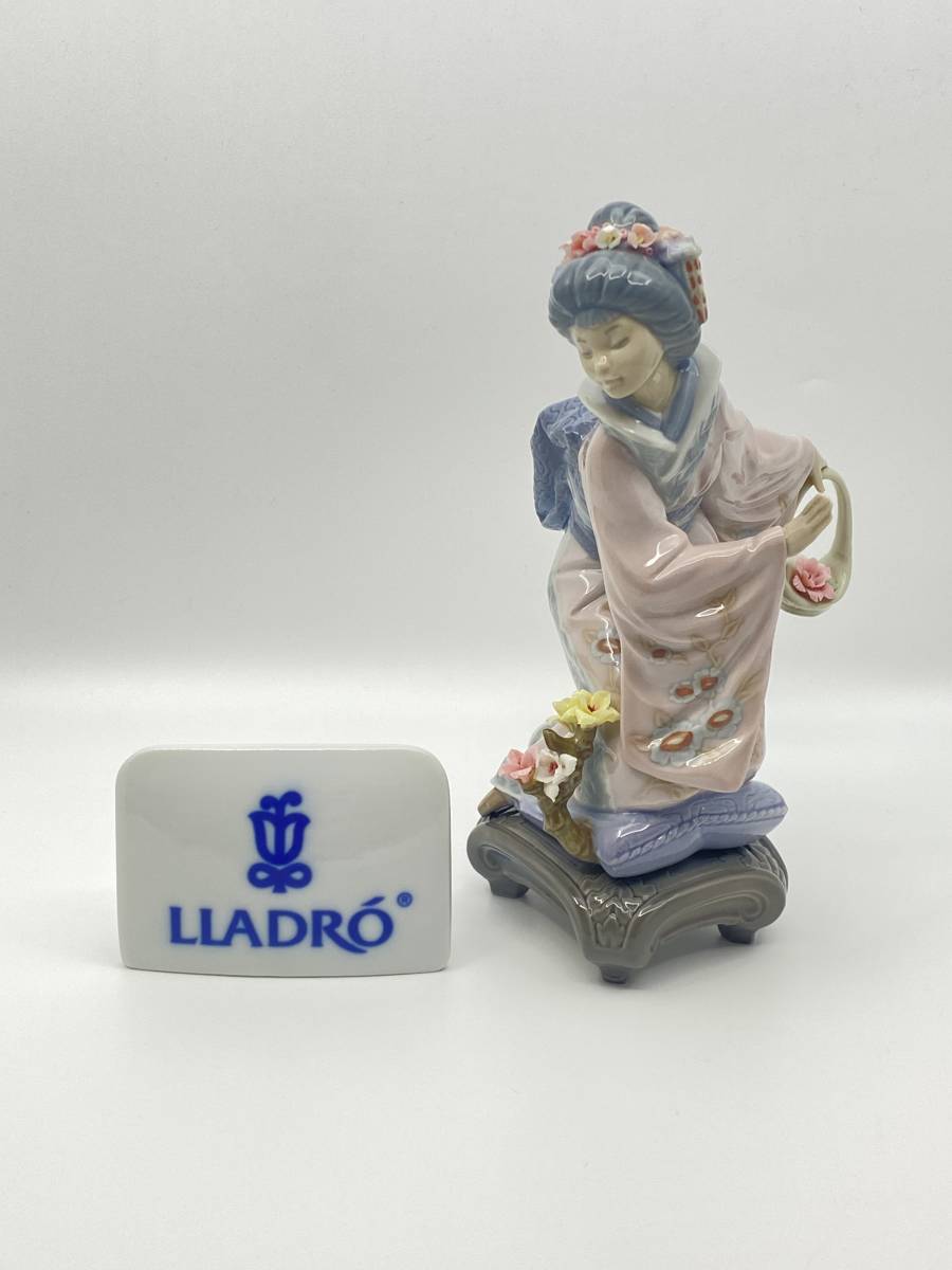 【★安心の定価販売★】 ** LLADRO リャドロ ** GEISHA MICHIKO フィギュリン No. 1447 芸者 ミチコ *L79 リヤドロ