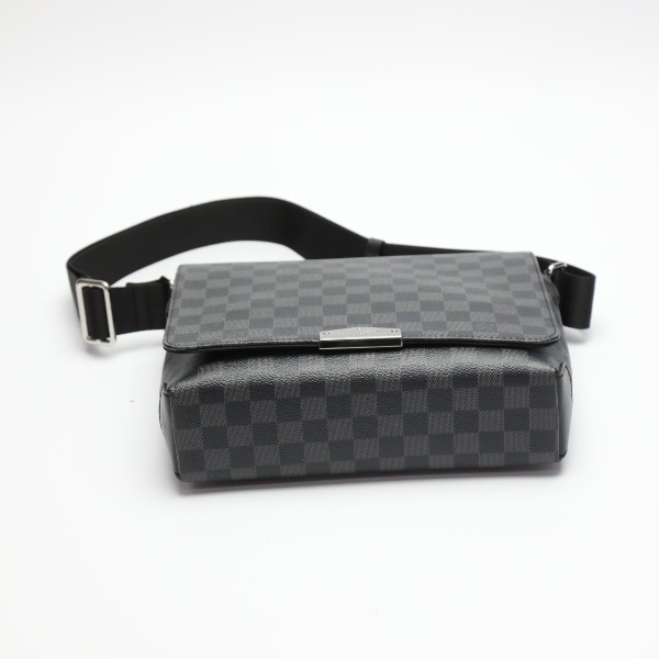 Louis Vuitton Damier Graphite District PM Shoulder Bag Crossbody Men Z1198