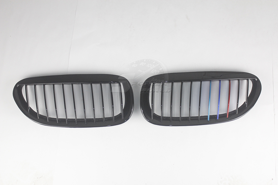 純正交換用 左右セット 取付簡単 在庫有 BMW E63 E64 M6 フロントグリル 光沢黒+金属風Mの3色カラー_画像1